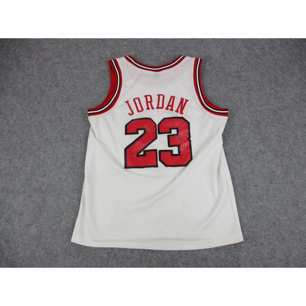 VTG Michael Jordan Chicago Bulls Basketball Jersey Boys Medium White Nike NBA 23